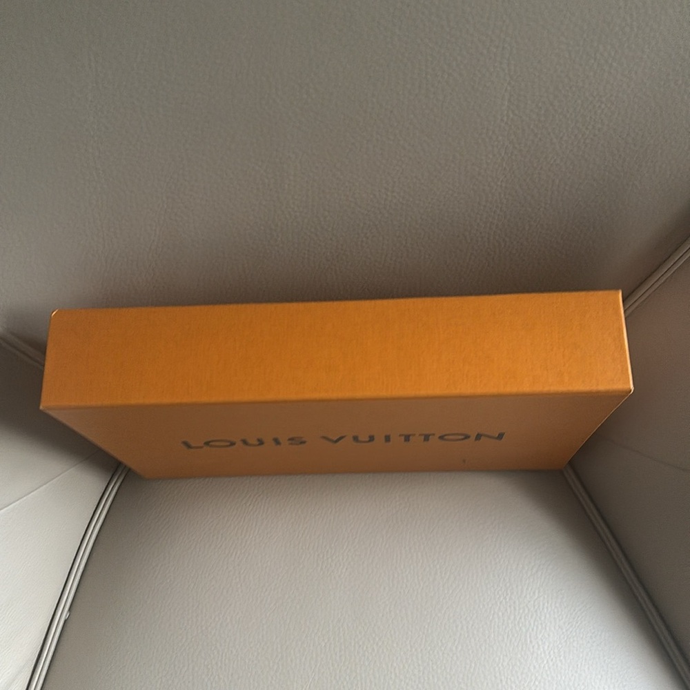 Louis Vuitton Vibrant Orange Gift Box - Picture 6 of 8